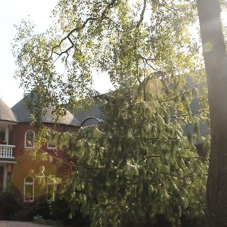 Hotel und Restaurant Waldschlösschen Crivitz Exterior foto