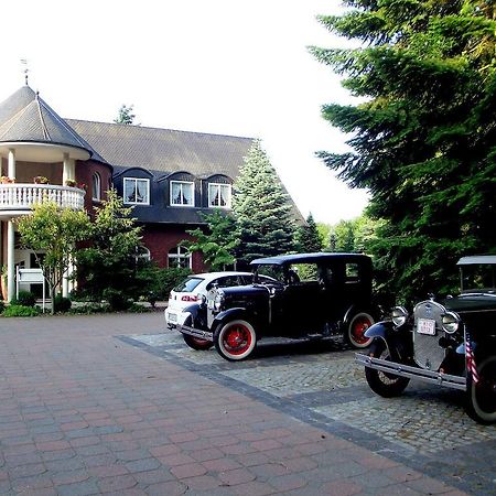 Hotel und Restaurant Waldschlösschen Crivitz Exterior foto